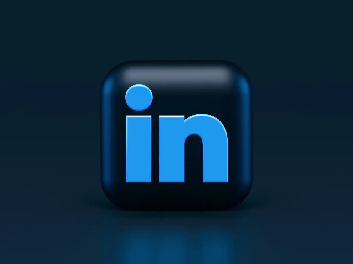 Building a Strong LinkedIn Profile for Job Hunting cover